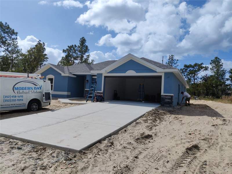 4 bedroom Single Family Residence at 16299 Penn State Road, Royal Highlands, Weeki Wachee — photo 2