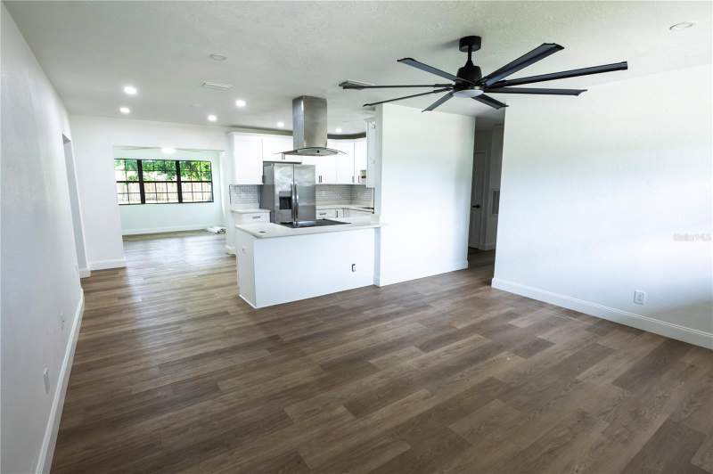 4 bedroom Single Family Residence at 4104 W Wisconsin Avenue, Alta Vista Tracts, Tampa — photo 3