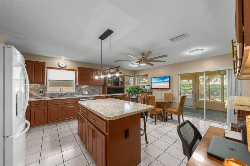 3 bedroom Single Family Residence at 4165 N Stewart Way, Oakwood Village Beverly Hills Ph 02, Beverly Hills — photo 2