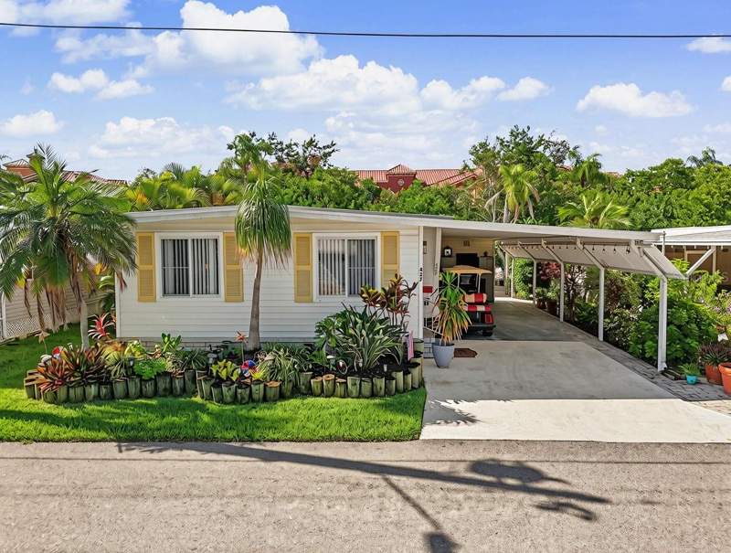 18675 US HIGHWAY 19 #427 home for sale in Bay Aristocrat Village Mobile Home Park Unrec