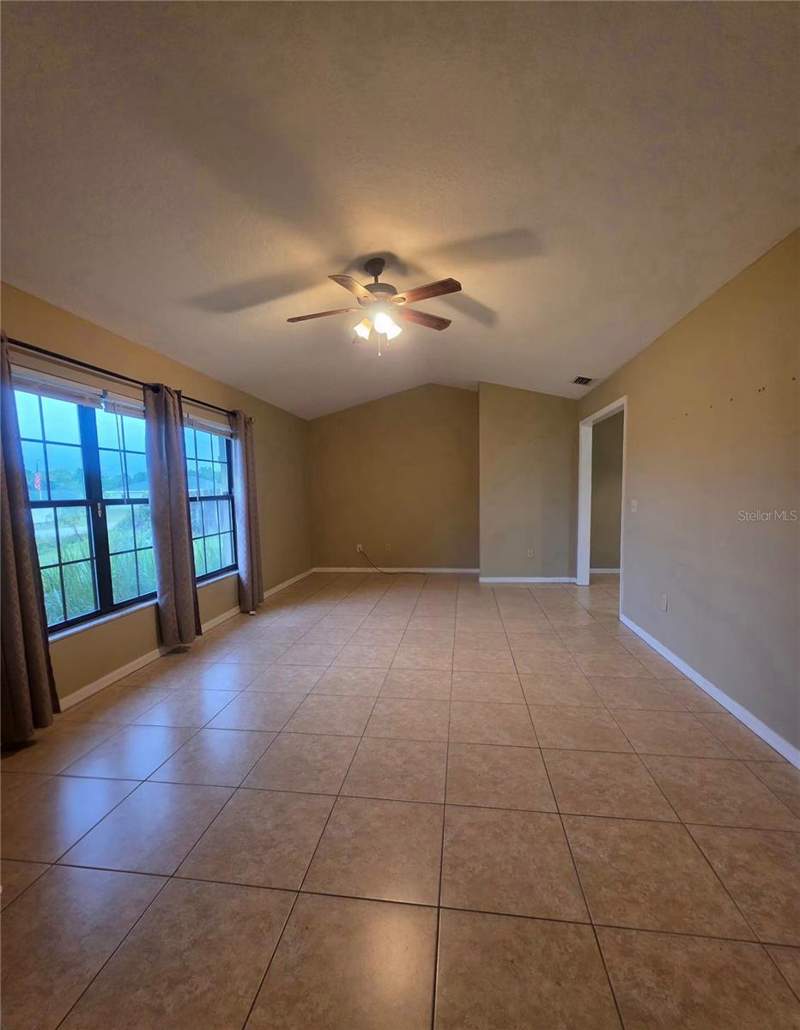 3 bedroom Single Family Residence at 125 Oak Circle, Silver Spgs Shrs Un 12, Ocala — photo 3