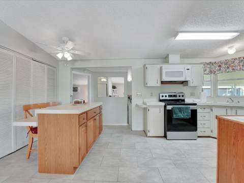 118 Saint Pierres Way, Apollo Beach FL - photo 7 of 35