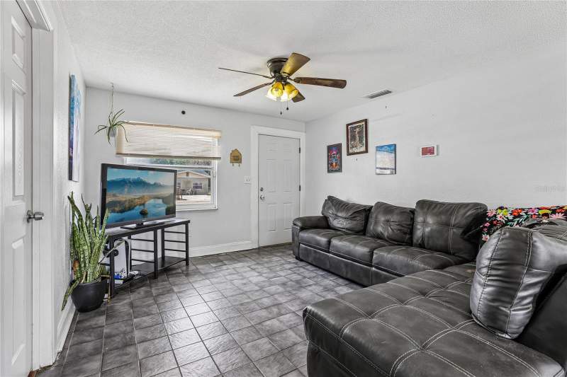 4 bedroom Single Family Residence at 3435 Swindell Road, Winston Heights, Lakeland — photo 2