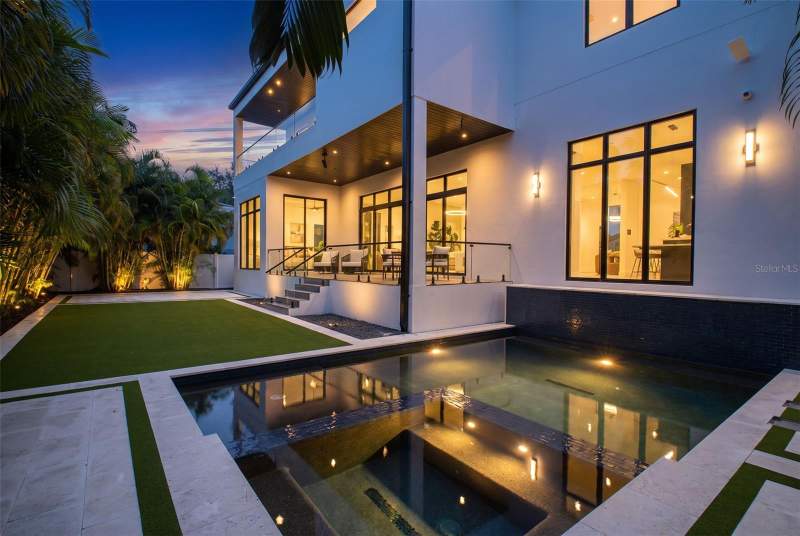 5 bedroom Single Family Residence at 1076 Snell Isle Boulevard, Snell Isle Brightbay, St Petersburg — photo 2