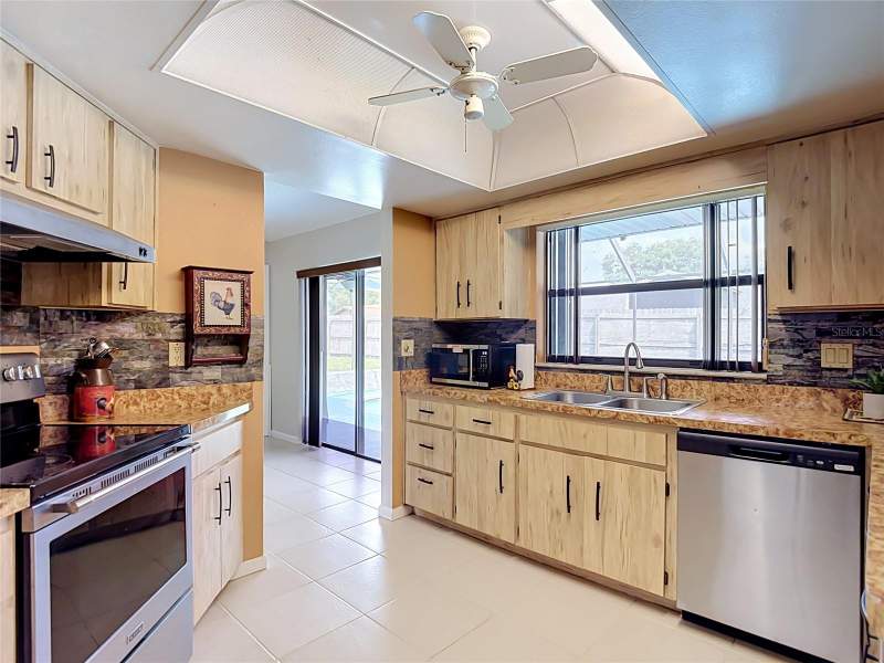 2 bedroom Single Family Residence at 7054 Lexington Circle, Ridge Manor West Ph IV, Brooksville — photo 4