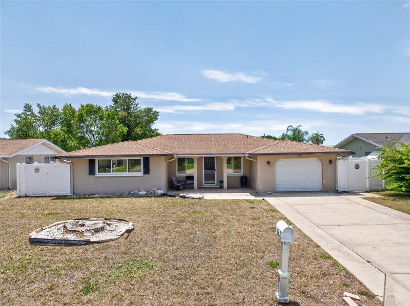 10237 OAK HILL DRIVE home for sale in Jasmine Lakes