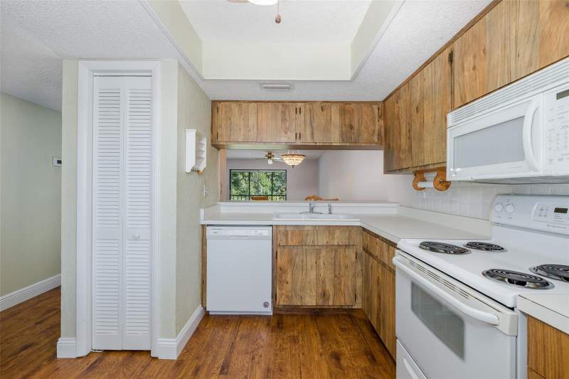 2 bedroom Condominium at 130 Nancy Drive #37, East Lake Woodlands, Oldsmar — photo 5