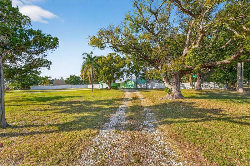 3 bedroom Single Family Residence at 11945 74th Avenue, See Public Records, Seminole — photo 2