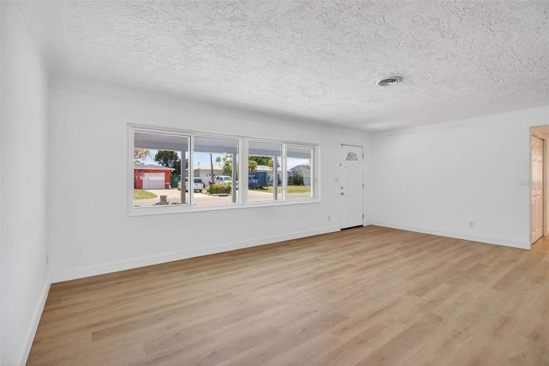 3 bedroom Single Family Residence at 7919 Causeway Boulevard, South Cswy Isle Sub, St Petersburg — photo 5