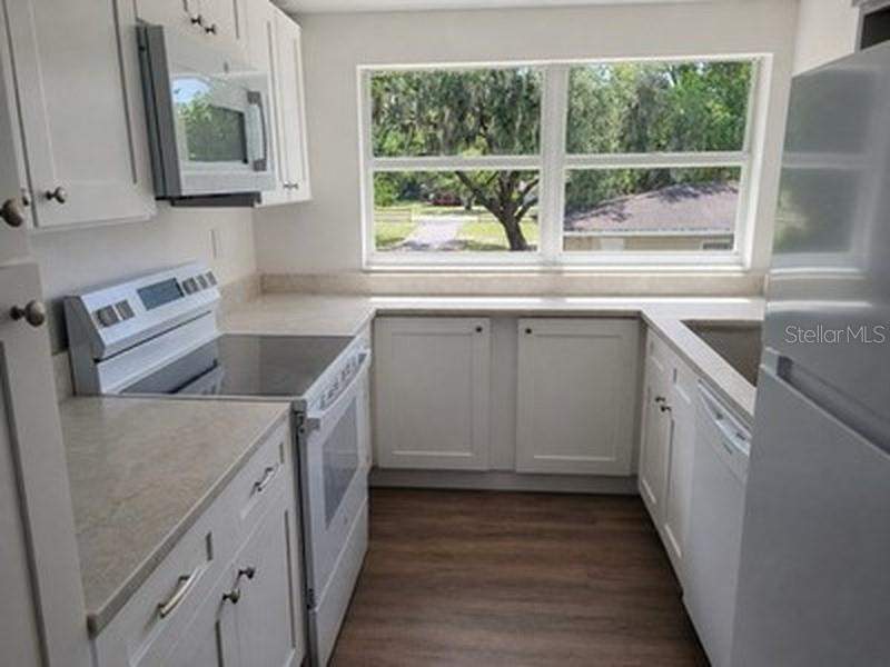 6 bedroom Single Family Residence at 3425 Holland Drive, Brandon, Brandon — photo 3