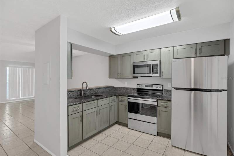 2 bedroom Townhouse at 2801 Willow Run, Willows, Orlando — photo 2