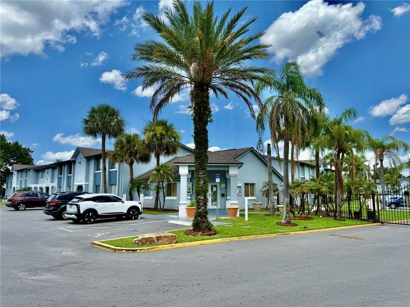 3 bedroom Condominium at 4805 S Texas Avenue #4805C, Millennium Palms, Orlando — photo 3