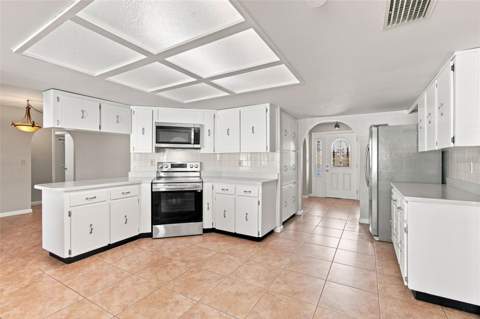 527 Wayfarer Drive, Tarpon Springs FL - photo 6 of 6