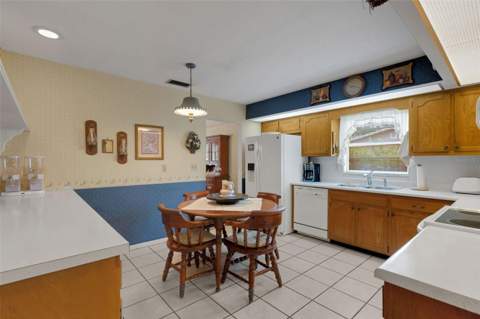 402 Aberdeen Court, Lakeland FL - photo 11 of 35