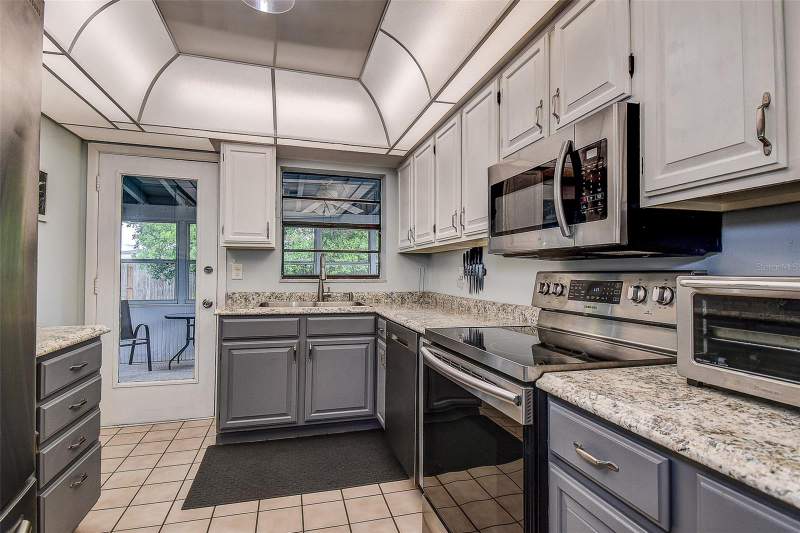 2 bedroom Single Family Residence at 6237 Dalton Street, Spring Hill, Spring Hill — photo 3