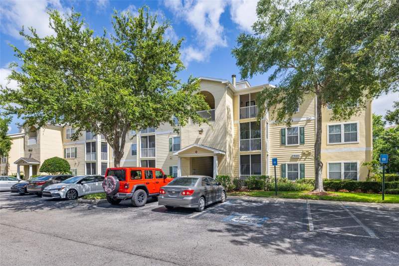 2 bedroom Condominium at 18439 Bridle Club Drive, Equestrian Parc At Highwoods P, Tampa — photo 2