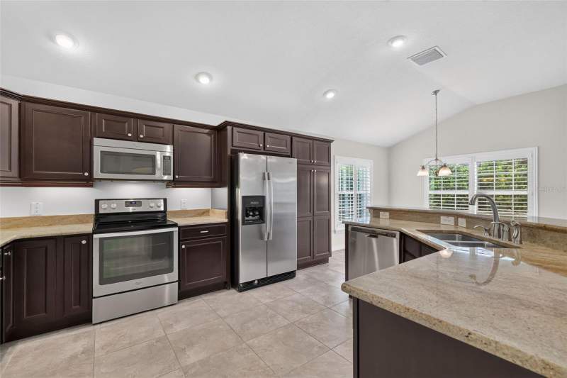 3 bedroom Single Family Residence at 3376 Mayflower Loop, The Villages, The Villages — photo 4