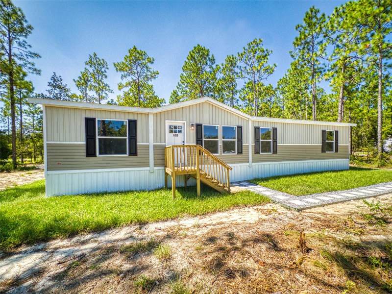 660 NE 131 AVENUE home for sale in Williston Highlands