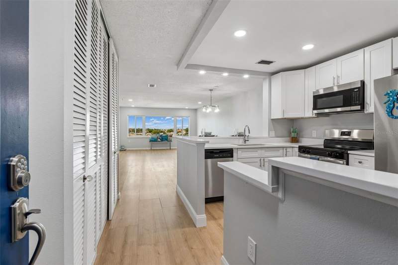 1 bedroom Condominium at 100 Bluff View Drive #509C, Harbour Club Condo 3, Belleair Bluffs — photo 5