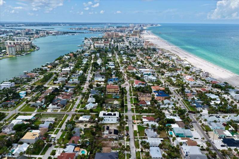 2 bedroom Single Family Residence at 835 Bruce Avenue, Mandalay Sub, Clearwater Beach — photo 4