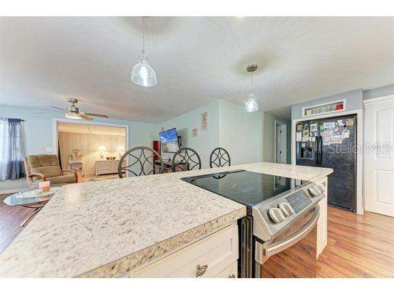 3 bedroom Mobile Home at 921 Faith Circle #40, Country Retreat Co-Op, Bradenton — photo 4