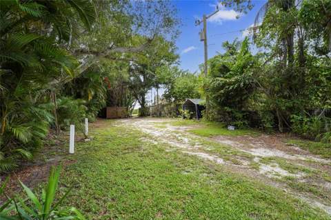 7538 Westmoreland Drive, Sarasota FL - photo 12 of 14