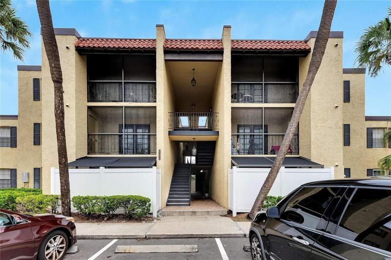 5304 W KENNEDY BOULEVARD #106 home for sale in Siena Villas At Beach Park A C Condos for Sale: 3 Listings
