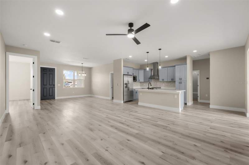 4 bedroom Single Family Residence at 367 Camellia Court, Poinciana Nbrhd 02 Village 08, Kissimmee — photo 2
