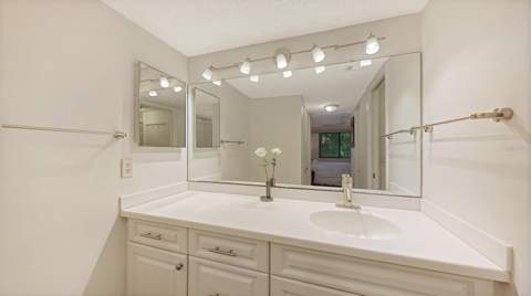1708 Glenhouse Drive #314, Sarasota FL - photo 12 of 37