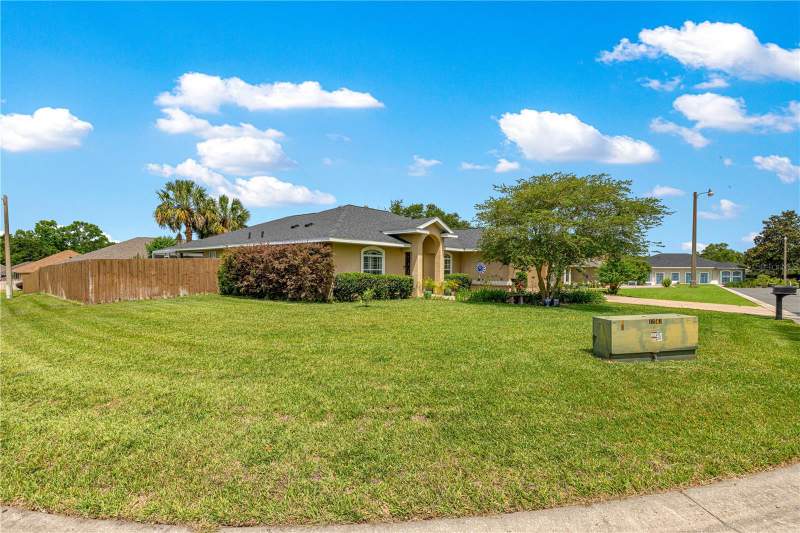 4 bedroom Single Family Residence at 2208 SE 24th Terrace, Woodland Estate, Ocala — photo 5