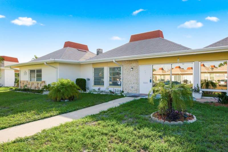 4344 TAHITIAN GARDENS CIRCLE #B home for sale in Tahitian Gardens