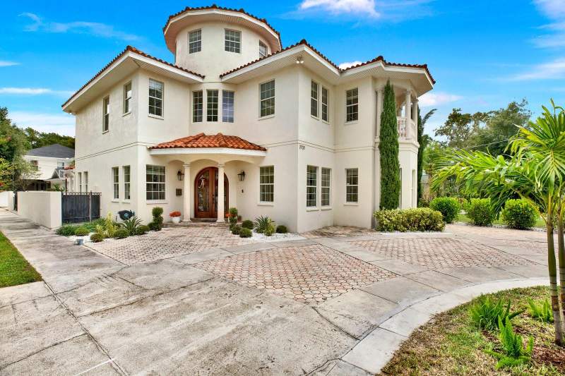 2721 N ROYAL COURT home for sale in Suburb Royal