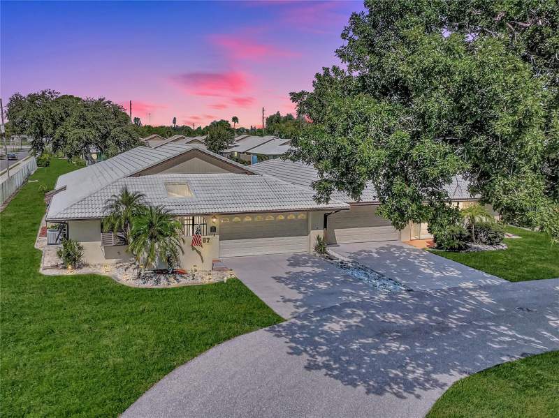 2 bedroom Villa at 57 Sandstone Circle, Hourglass Lakes Ph 1, Venice — photo 1