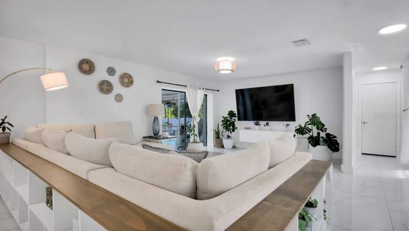 3 bedroom Single Family Residence at 1307 Normandy Circle, Honeymoon Ridge 2nd Add, Palm Harbor — photo 4