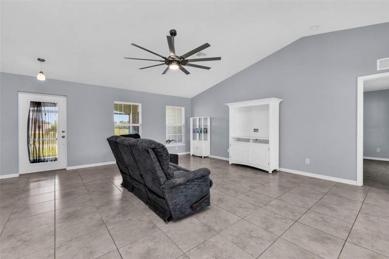3 bedroom Single Family Residence at 2926 NW 25th Street, Cape Coral, Cape Coral — photo 4