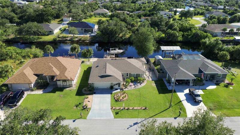 3 bedroom Single Family Residence at 17341 Robinson Avenue, Port Charlotte C Sec 44, Port Charlotte — photo 2