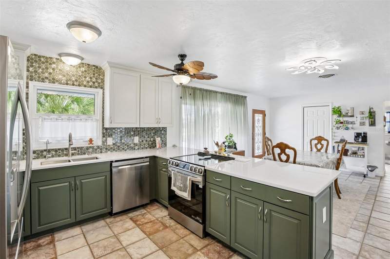 3 bedroom Single Family Residence at 806 Blue Heron Boulevard, Point Heron, Ruskin — photo 3