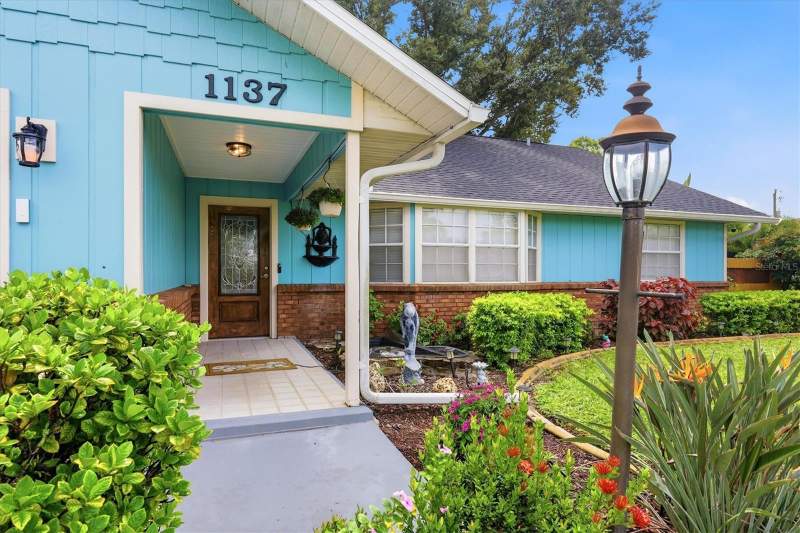 3 bedroom Single Family Residence at 1137 Ponderosa Road, South Venice, Venice — photo 2