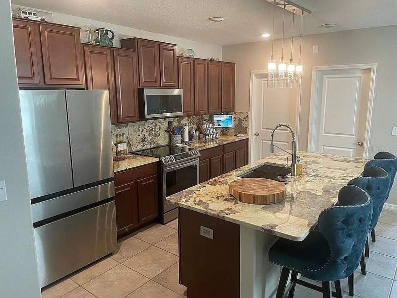 5 bedroom Single Family Residence at 5112 Brickwood Rise Drive, Dg Farms Ph 4B, Wimauma — photo 3