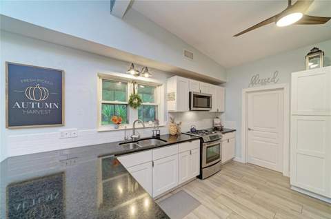 126 Holly Avenue, Sarasota FL - photo 14 of 39