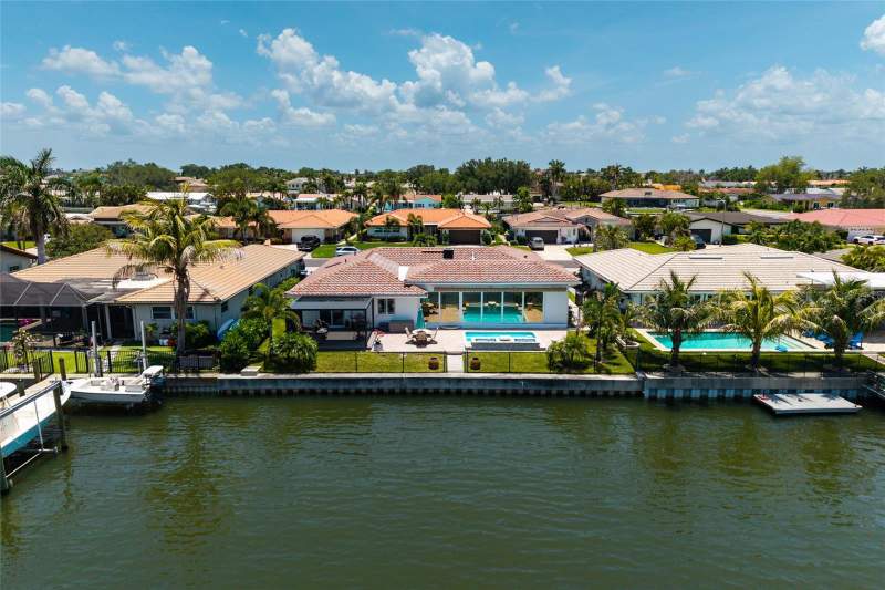 4 bedroom Single Family Residence at 2011 Michigan Avenue, Venetian Isles, St Petersburg — photo 2