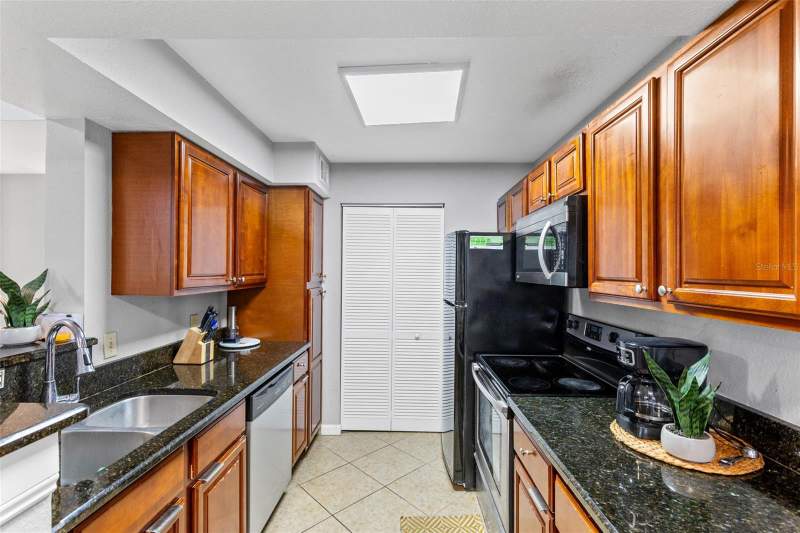 2 bedroom Condominium at 1021 S Hiawassee Road #3928, Tradewinds, Orlando — photo 2