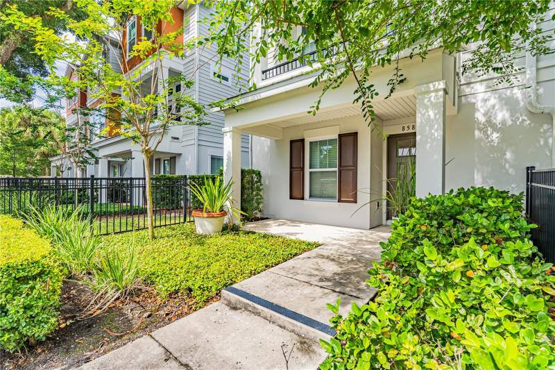 3 bedroom Townhouse at 858 N THORNTON AVENUE, PARK LAKE HLND, ORLANDO — photo 3