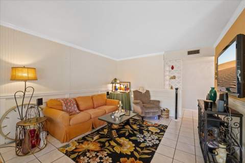 12510 Noreast Lake Drive, Tampa FL - photo 10 of 43