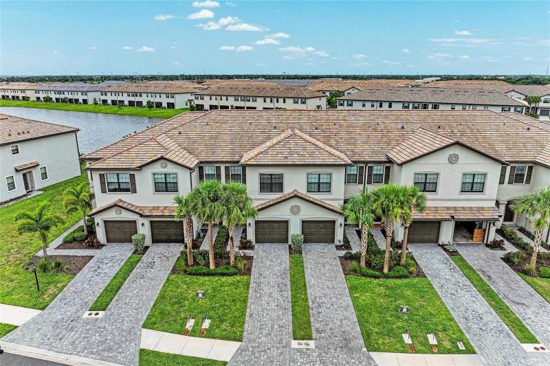 3 bedroom Townhouse at 14767 Lyla Terrace, Lorraine Lakes, Lakewood Ranch — photo 1
