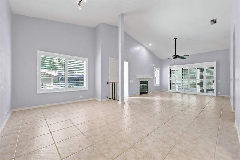 3 bedroom Townhouse at 4039 NW 23rd Circle, Wood Creek Village, Gainesville — photo 2