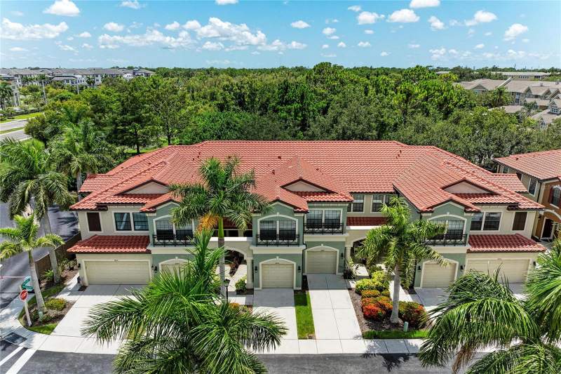 2 bedroom Townhouse at 4991 Oarsman Court, Muirfield Village At Honore, Sarasota — photo 2