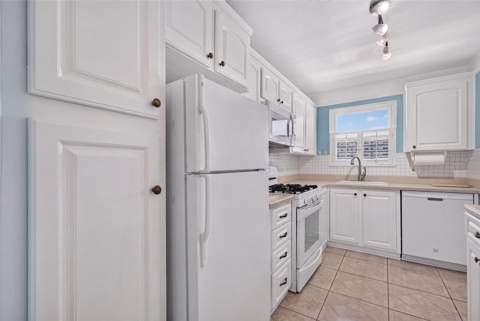 6025 Shore Boulevard #602, Gulfport FL - photo 16 of 96