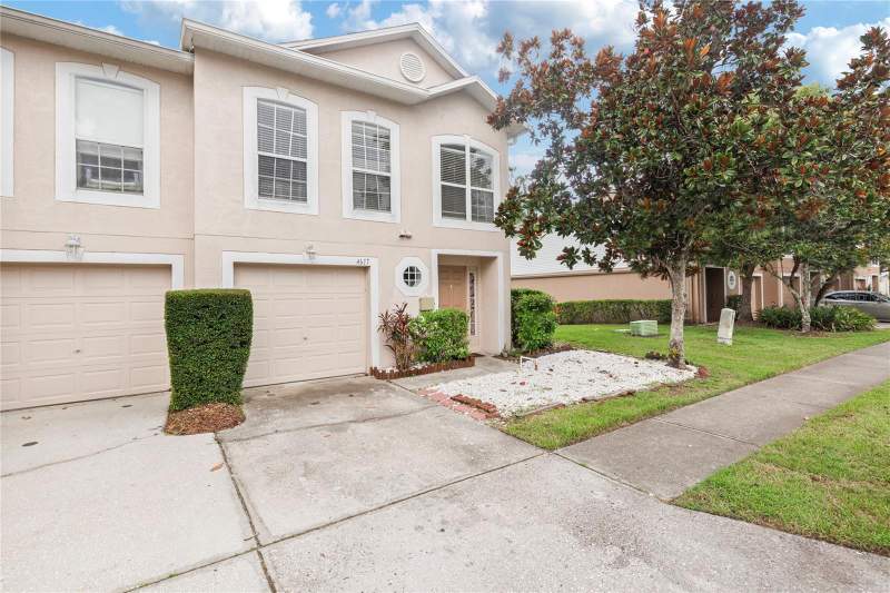3 bedroom Townhouse at 4617 Ashburn Square Drive, Ashburn Square Twnhms, Tampa — photo 2