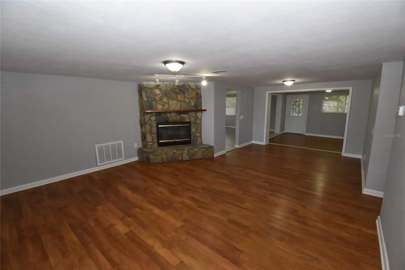 3 bedroom Single Family Residence at 3212 Blue Bird Drive, Colonial Hills, Holiday — photo 3